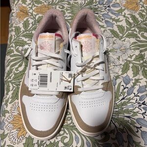 NWT Reebok Phase Court Women's White and Tan Sneakers 8